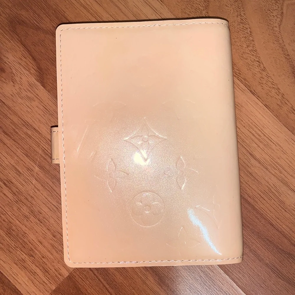 Authentic Louis Vuitton Marshmallow Vernis Leather Agenda